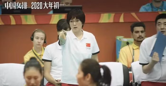 Ngỡ ngàng Củng Lợi xuống tóc cực nam tính ảnh 1