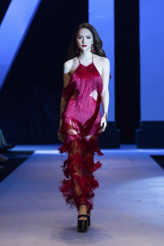 Giật mình thon thót xem Nhã Phương đi giày cao gót "chọc trời" ảnh 12 Cao thủ đi giày cao gót chọc trời của Vbiz không ai khác chính là Nhã Phương, giày 20 cm không là gì ảnh 11