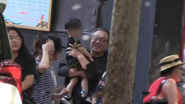 Chỉ với hành động này, Angelababy đã dập tắt tin đồn ly hôn với ông xã Huỳnh Hiểu Minh - Ảnh 5. Chỉ với hành động này, Angelababy đã dập tắt tin đồn ly hôn với ông xã Huỳnh Hiểu Minh - Ảnh 5.