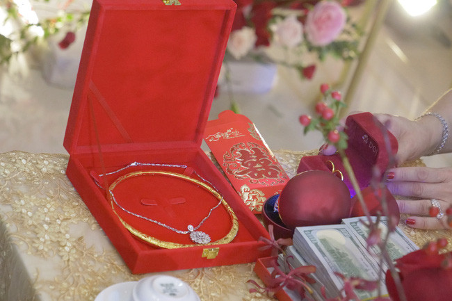 Lóa mắt với loạt hồi môn khủng của sao Việt trong đám cưới: Đông Nhi, Nhã Phương, con gái Minh Nhựa… đều quá ấn tượng - Ảnh 3. Lóa mắt với loạt hồi môn khủng của sao Việt trong đám cưới: Đông Nhi, Nhã Phương, con gái Minh Nhựa… đều quá ấn tượng - Ảnh 3.