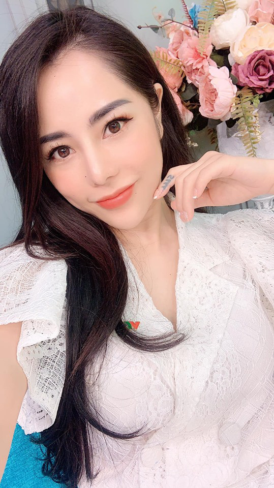 3 bà mẹ đơn thân xinh đẹp ở VTV: Người kinh doanh dùng hàng hiệu như ngôi sao, kẻ tự tay tậu nhà hàng tỉ đồng - Ảnh 13. 3 bà mẹ đơn thân xinh đẹp ở VTV: Người kinh doanh dùng hàng hiệu như ngôi sao, kẻ tự tay tậu nhà hàng tỉ đồng - Ảnh 13.