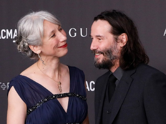 Grant (46 tuổi) là một nghệ sĩ tham gia cùng nam diễn viên Keanu Reeves tại LACMA art film gala .