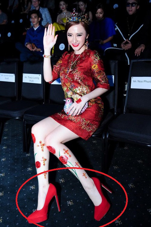 Giật mình thon thót xem Nhã Phương đi giày cao gót "chọc trời" ảnh 20 Cao thủ đi giày cao gót chọc trời của Vbiz không ai khác chính là Nhã Phương, giày 20 cm không là gì ảnh 19