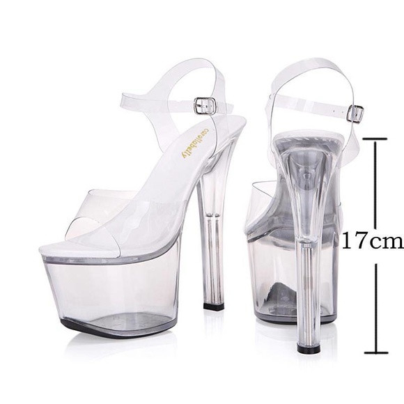 Giật mình thon thót xem Nhã Phương đi giày cao gót "chọc trời" ảnh 6 Cao thủ đi giày cao gót chọc trời của Vbiz không ai khác chính là Nhã Phương, giày 20 cm không là gì ảnh 5