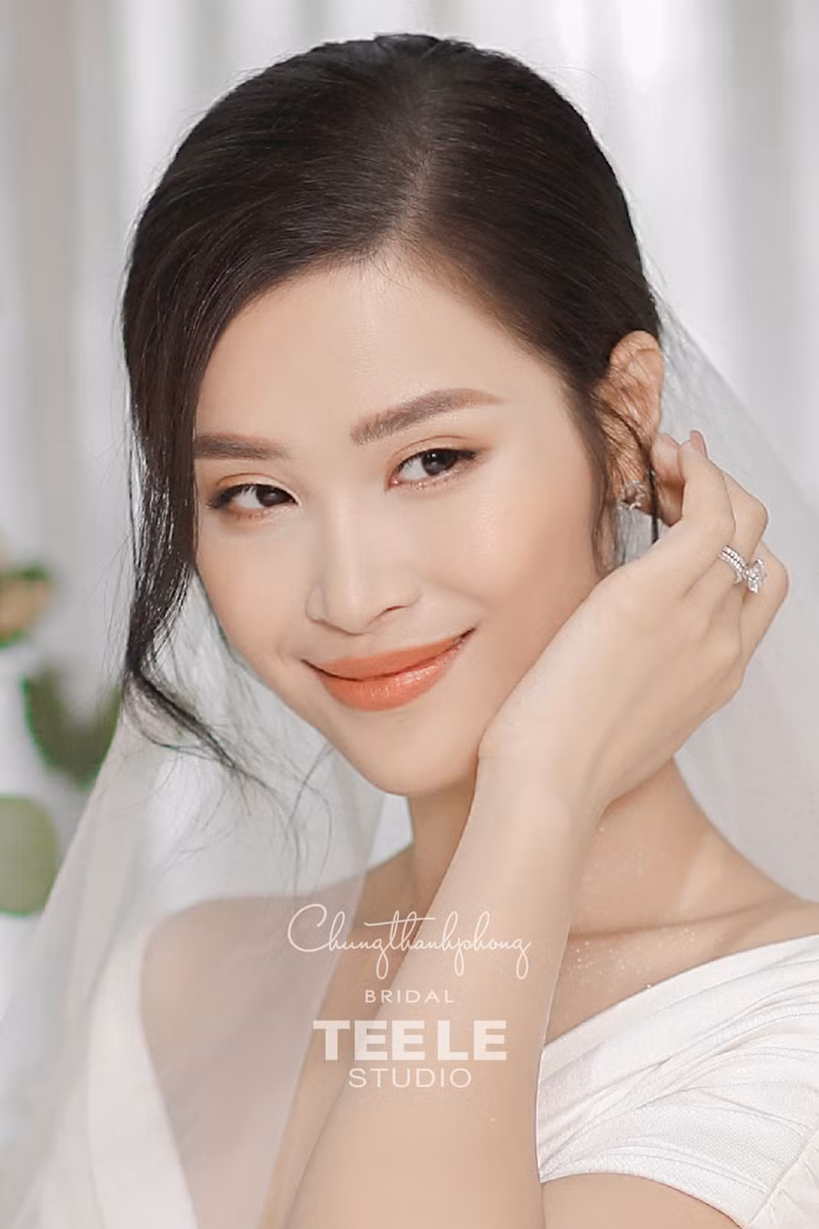 Nhìn lại Đông Nhi trong bộ ảnh cưới mới nhất: Từ nhan sắc đến style trang điểm đều chuẩn điểm 10