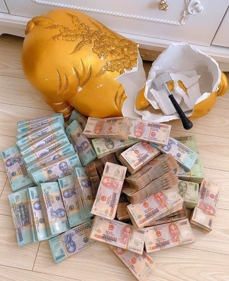 Đập lợn tiết kiệm 11 tháng được 2,8 tỷ, gái xinh khẳng định chẳng đáng là bao nhưng người xem tìm ra điểm sai-2