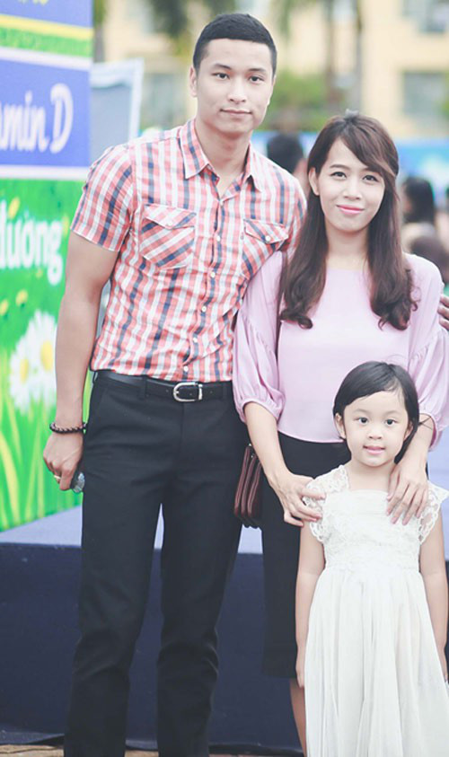 3 bà mẹ đơn thân xinh đẹp ở VTV: Người kinh doanh dùng hàng hiệu như ngôi sao, kẻ tự tay tậu nhà hàng tỉ đồng - Ảnh 9. 3 bà mẹ đơn thân xinh đẹp ở VTV: Người kinh doanh dùng hàng hiệu như ngôi sao, kẻ tự tay tậu nhà hàng tỉ đồng - Ảnh 9.