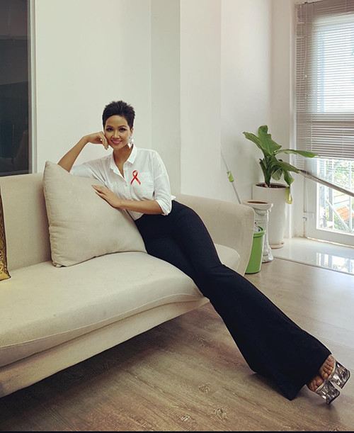 Giật mình thon thót xem Nhã Phương đi giày cao gót "chọc trời" ảnh 16 Cao thủ đi giày cao gót chọc trời của Vbiz không ai khác chính là Nhã Phương, giày 20 cm không là gì ảnh 15