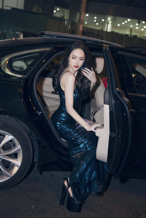 Giật mình thon thót xem Nhã Phương đi giày cao gót "chọc trời" ảnh 13 Cao thủ đi giày cao gót chọc trời của Vbiz không ai khác chính là Nhã Phương, giày 20 cm không là gì ảnh 12