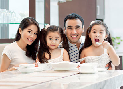 Gia đình nhỏ của MC Quyền Linh