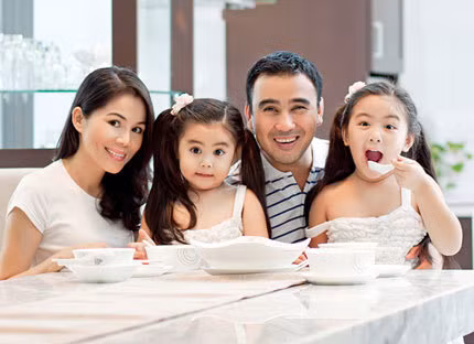 Gia đình nhỏ của MC Quyền Linh