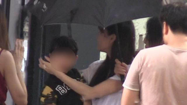 Chỉ với hành động này, Angelababy đã dập tắt tin đồn ly hôn với ông xã Huỳnh Hiểu Minh - Ảnh 4. Chỉ với hành động này, Angelababy đã dập tắt tin đồn ly hôn với ông xã Huỳnh Hiểu Minh - Ảnh 4.