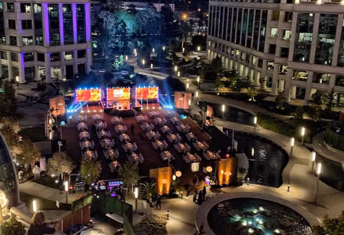 Gala "Rebels With A Cause" - một sự kiện thường niên - được tổ chức tại Santa Monica, thành phố Los Angles (California, Mỹ), trong một công viên có tên The Water Garden vào ngày 24/10. Ảnh: Getty.