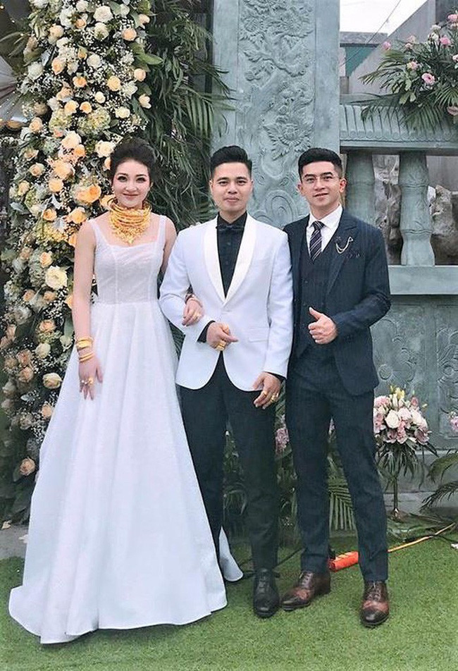 Lóa mắt với loạt hồi môn khủng của sao Việt trong đám cưới: Đông Nhi, Nhã Phương, con gái Minh Nhựa… đều quá ấn tượng - Ảnh 6. Lóa mắt với loạt hồi môn khủng của sao Việt trong đám cưới: Đông Nhi, Nhã Phương, con gái Minh Nhựa… đều quá ấn tượng - Ảnh 6.