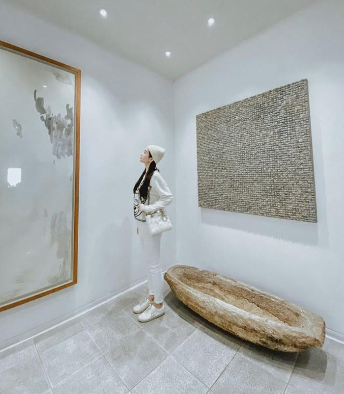 Phối trang phục đơn giản nhưng sang chảnh, Jun Vũ được khen hết nấc ảnh 4 Phối trang phục đơn giản nhưng sang chảnh, Jun Vũ được khen hết nấc ảnh 4