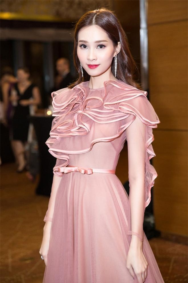 4 Hoa hậu Việt có xuất thân nghèo khó và sự nỗ lực khiến người người nể phục ảnh 3 4 Hoa hậu Việt có xuất thân nghèo khó và sự nỗ lực khiến người người nể phục - 3