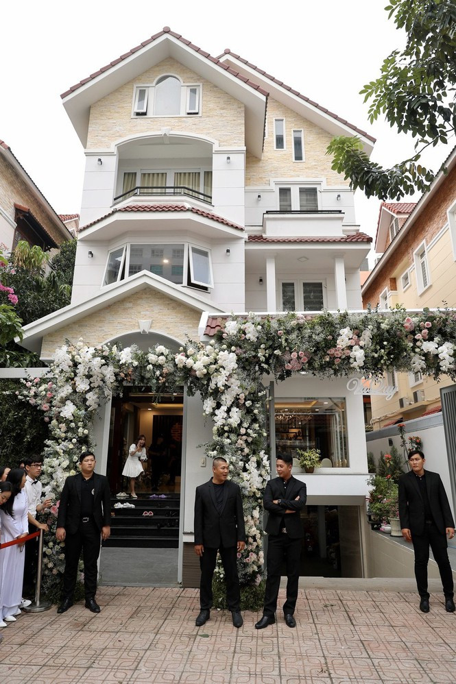 Khoảnh khắc ấn tượng trong đám hỏi Ông Cao Thắng và Đông Nhi - ảnh 2