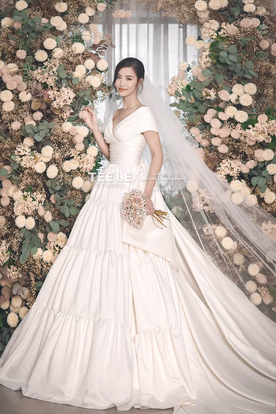 Nhìn lại Đông Nhi trong bộ ảnh cưới mới nhất: Từ nhan sắc đến style trang điểm đều chuẩn điểm 10