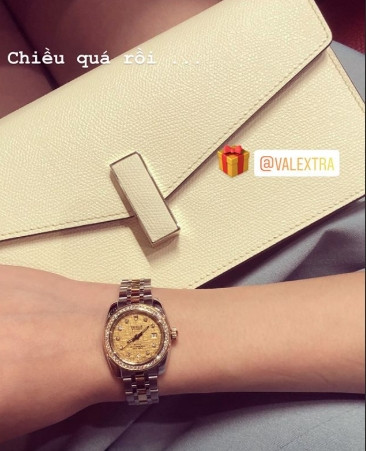 Phillip Nguyễn lại khiến fan phát hờn khi sắm đồng hồ đôi hàng trăm triệu cho Linh Rin ảnh 3 Em chồng Tăng Thanh Hà lại khiến fan phát hờn khi sắm đồng hồ đôi hàng trăm triệu cho người yêu-3