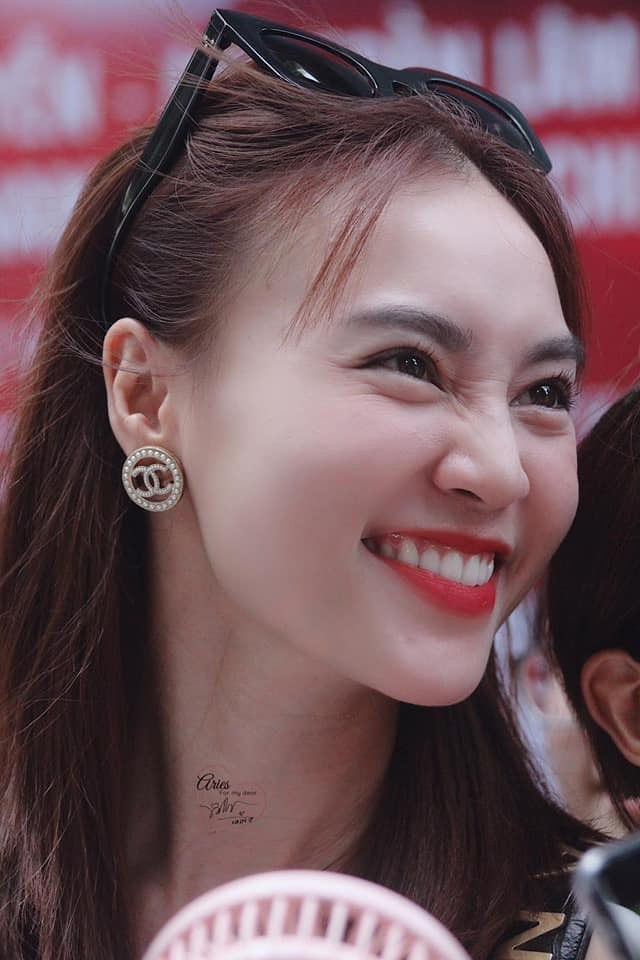 Không photoshop, nhan sắc thật của Tăng Thanh Hà, Ngọc Trinh... ra sao? ảnh 4 Không photoshop, nhan sắc thật của Tăng Thanh Hà, Ngọc Trinh... ra sao? ảnh 4