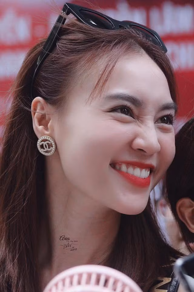 Không photoshop, nhan sắc thật của Tăng Thanh Hà, Ngọc Trinh... ra sao? ảnh 4