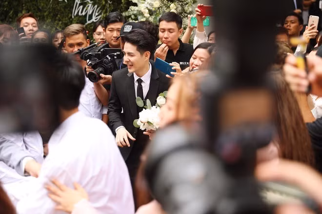 Khoảnh khắc ấn tượng trong đám hỏi Ông Cao Thắng và Đông Nhi - ảnh 8