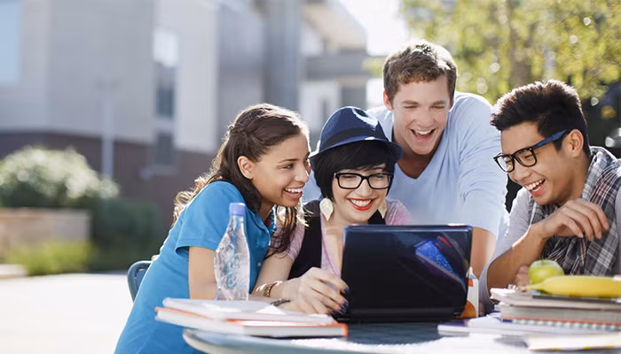 Các nhà tuyển sinh hàng đầu Mỹ chia sẻ bí quyết viết bài luận