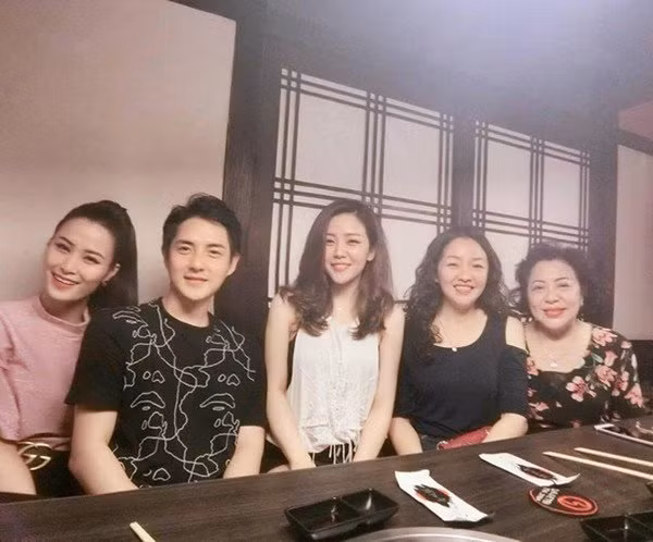 Gia đình Ông Cao Thắng: "Cảm ơn nhà gái đã cho chúng tôi người con dâu tuyệt vời" ảnh 7 Gia đình Ông Cao Thắng: Cảm ơn nhà gái đã cho chúng tôi người con dâu tuyệt vời-8