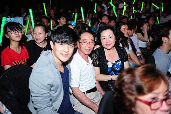 Gia đình Ông Cao Thắng: "Cảm ơn nhà gái đã cho chúng tôi người con dâu tuyệt vời" ảnh 6 Gia đình Ông Cao Thắng: Cảm ơn nhà gái đã cho chúng tôi người con dâu tuyệt vời-7