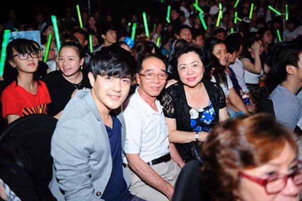 Gia đình Ông Cao Thắng: "Cảm ơn nhà gái đã cho chúng tôi người con dâu tuyệt vời" ảnh 6 Gia đình Ông Cao Thắng: Cảm ơn nhà gái đã cho chúng tôi người con dâu tuyệt vời-7