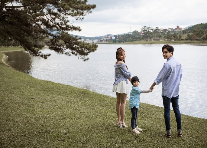 Hau on ao de chong tre danh con, Thu Thuy khoe loat anh hanh phuc cua gia dinh hinh anh 4