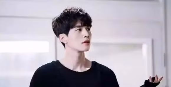 tóc dấu phẩy, sao hàn để tóc dấu phẩy, Comma hair