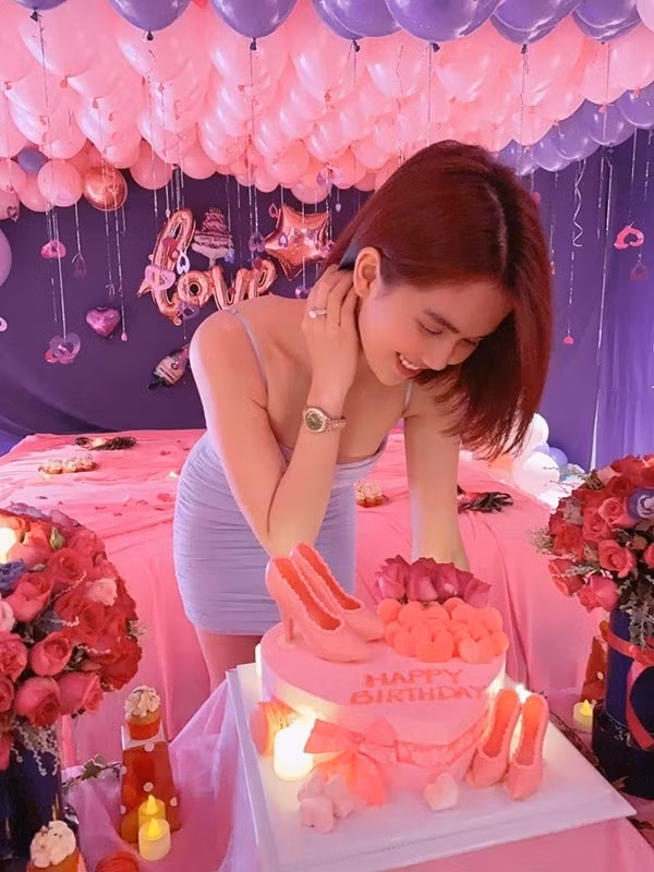 Ngã ngửa vì cách xưng hô của bạn trai Ngọc Trinh với bố mẹ vợ tương lai