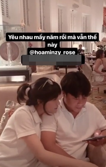 Lộ thêm bằng chứng Hòa Minzy sinh con cho bạn trai thiếu gia ảnh 3 Từ món quà người tình thiếu gia tặng cách đây 1 tháng, thêm bằng chứng Hòa Minzy sinh con là sự thật-3