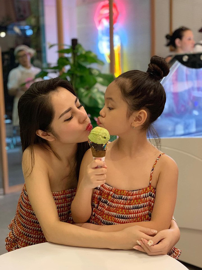 3 bà mẹ đơn thân xinh đẹp ở VTV: Người kinh doanh dùng hàng hiệu như ngôi sao, kẻ tự tay tậu nhà hàng tỉ đồng - Ảnh 15. 3 bà mẹ đơn thân xinh đẹp ở VTV: Người kinh doanh dùng hàng hiệu như ngôi sao, kẻ tự tay tậu nhà hàng tỉ đồng - Ảnh 15.