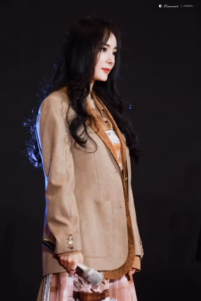 Ảnh 14 năm trước của Dương Mịch gây sốt vì xinh đẹp hơn cả bây giờ-10