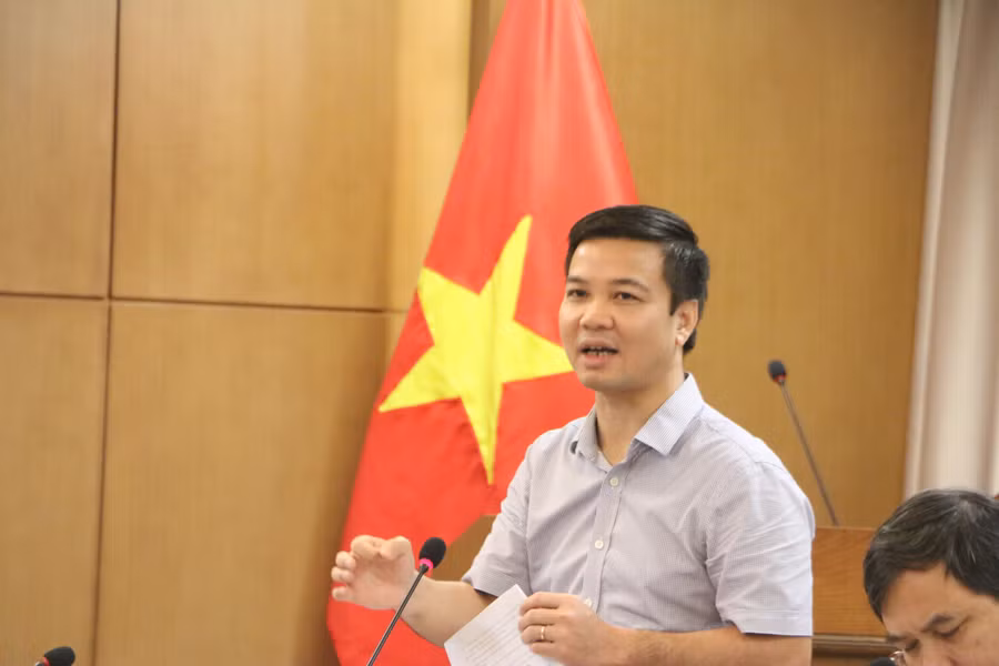 Ông Trần Quang Nam - Chánh Văn phòng Bộ GD&ĐT trình bày báo cáo tại hội nghị.