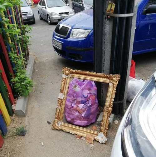 Vứt rác nghệ thuật.