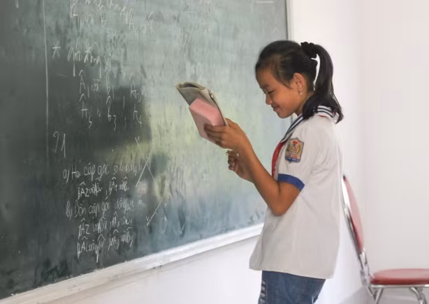 Dù phải ở nhờ đi học nhưng các em học sinh của 3 bản Chôm Lôm, Đồng Tiến, Yên Hòa không em nào bỏ học Dù phải ở nhờ đi học nhưng các em học sinh của 3 bản Chôm Lôm, Đồng Tiến, Yên Hòa không em nào bỏ học