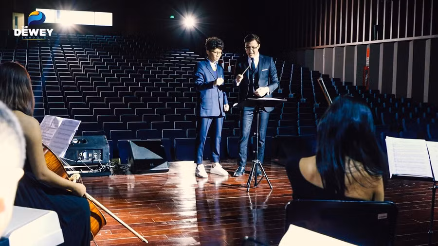 "Động lực lớn nhất để thầy trò chúng tôi vượt qua rào cản chính là có thể truyền tải những thông điệp ý nghĩa, tinh thần lạc quan của tập thể The Dewey Schools đến với cộng đồng qua âm nhạc và nghệ thuật”.