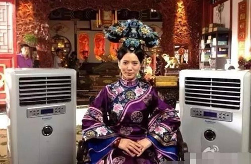 Phải thế này mới xứng đáng với vị thế trong Cung chứ. Phải thế này mới xứng đáng với vị thế trong Cung chứ.