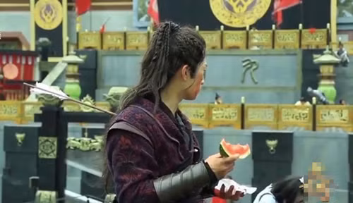 Dưa hấu là món ăn được ưa thích nhất trong những ngày nắng nóng.