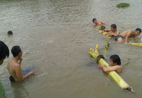 Tuổi thơ thế này mấy ai đã từng. Tuổi thơ thế này mấy ai đã từng.