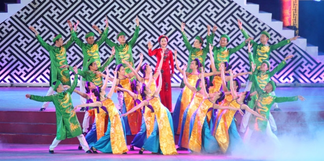 Âm sắc cung đình Huế trên sân khấu bế mạc Festival Huế 2018
