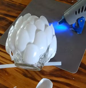 cach-lam-hoa-sen-tu-thia-nhua-trang-tri-tet-sieu-dep-giadinhvietnam.com 2