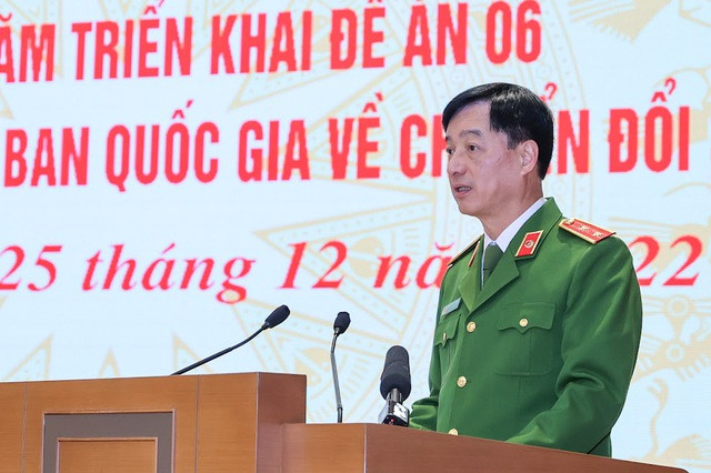 Thứ trưởng Bộ Công an Nguyễn Duy Ngọc báo cáo tóm tắt sơ kết 1 năm thực hiện Đề án 06 - Ảnh: VGP.Nhật Bắc Thứ trưởng Bộ Công an Nguyễn Duy Ngọc báo cáo tóm tắt sơ kết 1 năm thực hiện Đề án 06 - Ảnh: VGP.Nhật Bắc
