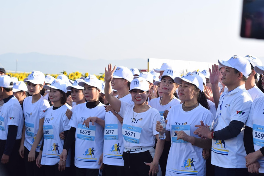400 thầy cô giáo cũng tham gia S-Race Teacher 1,5km để cổ vũ giải