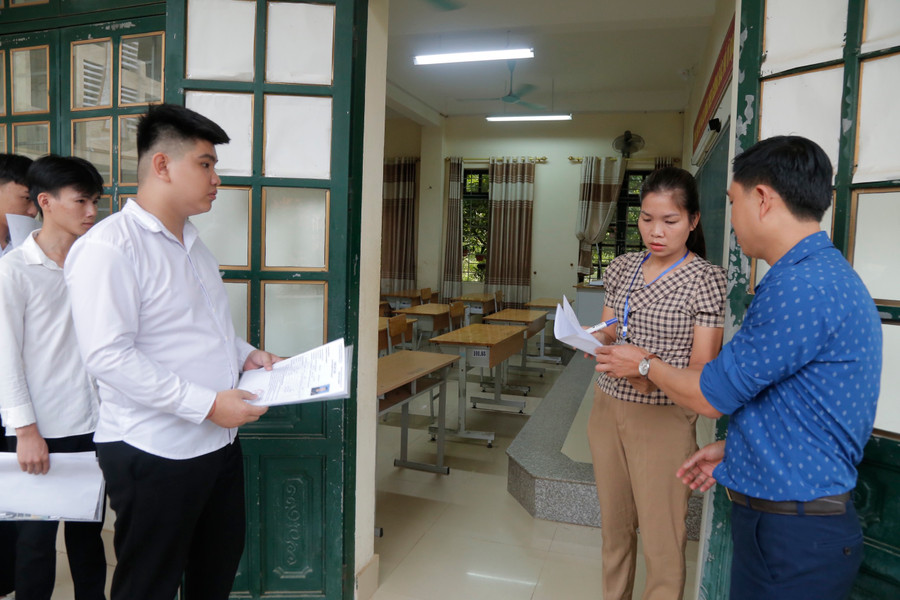 Các thí sinh Lào Cai sẵn sàng bước vào môn thi cuối cùng. Các thí sinh Lào Cai sẵn sàng bước vào môn thi cuối cùng.