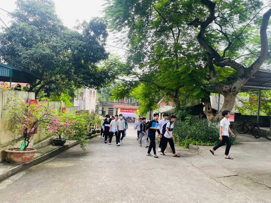 Các thí sinh tại Điểm thi số 5 thành phố Lào Cai.