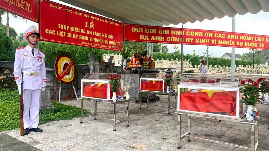 8 hài cốt liệt sĩ sẽ được an táng tại Nghĩa trang Liệt sĩ Tông Khao. 8 hài cốt liệt sĩ sẽ được an táng tại Nghĩa trang Liệt sĩ Tông Khao.